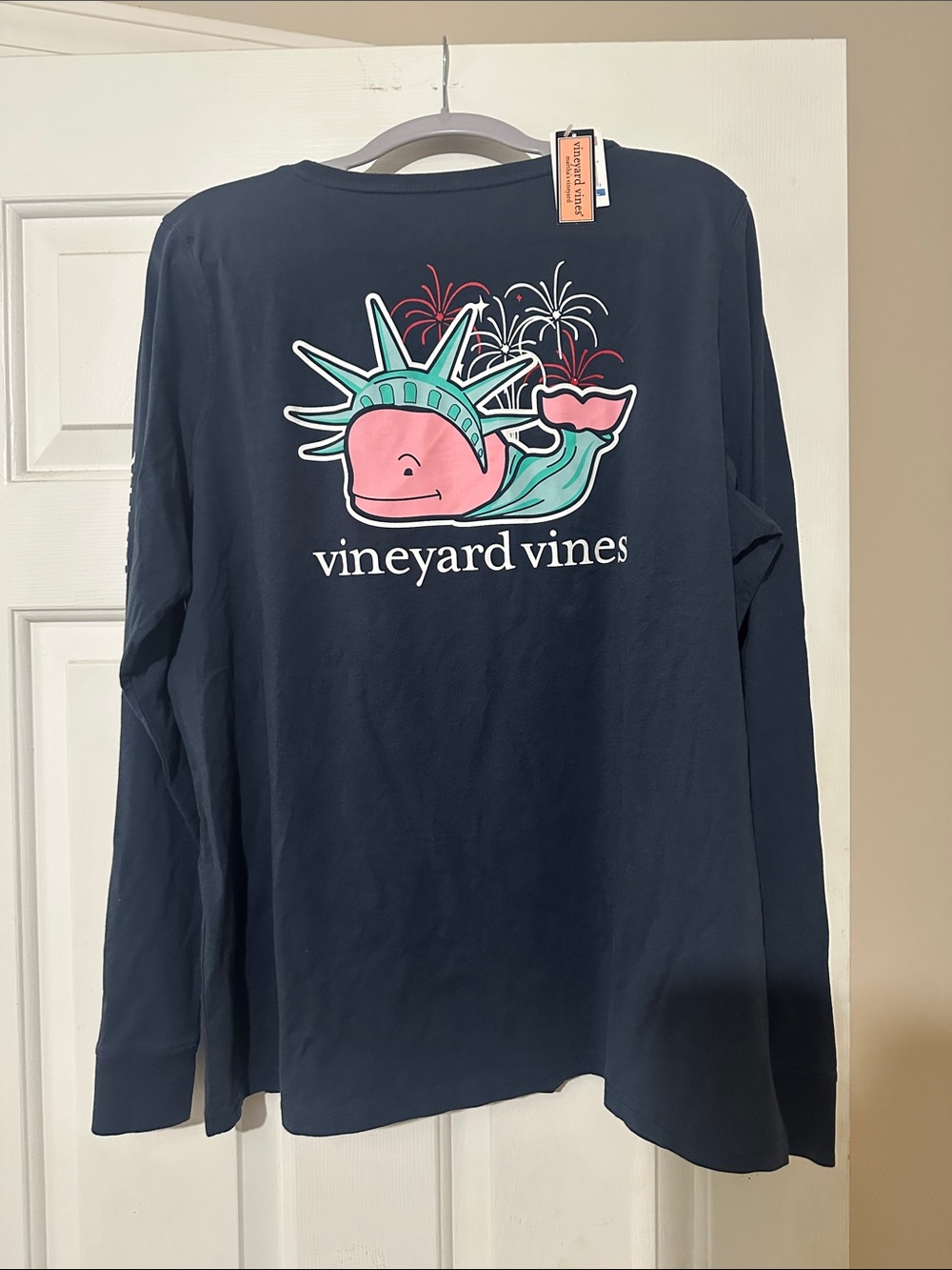 NWT Vineyard Vines Navy Long-Sleeve Whale Statue Graphic Tee